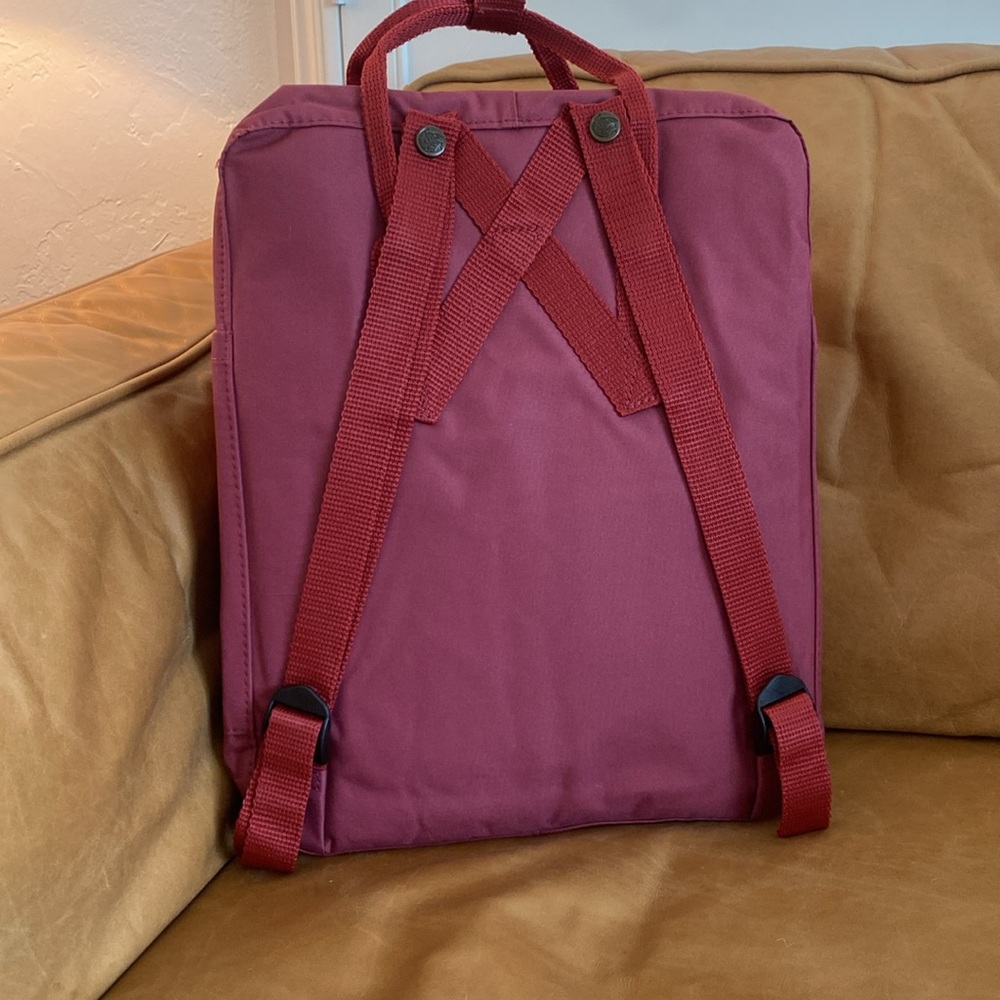 Dark red classic size Fjallraven backpack - Picture 3 of 6